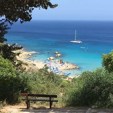 Apartahotel Konnos Bay